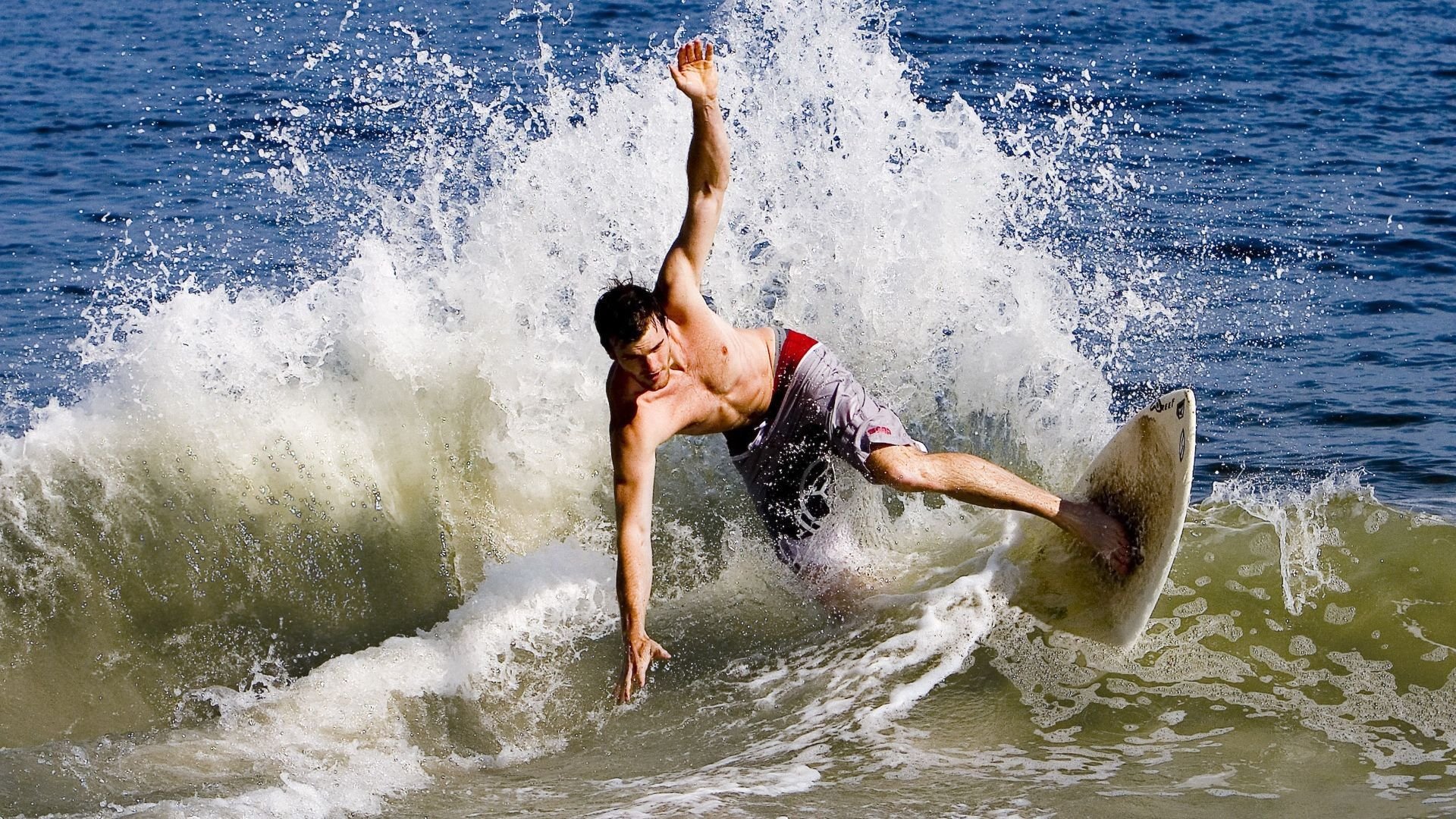 中国女排多场内部对抗赛展开，年轻球员表现活跃，中国女排可惜